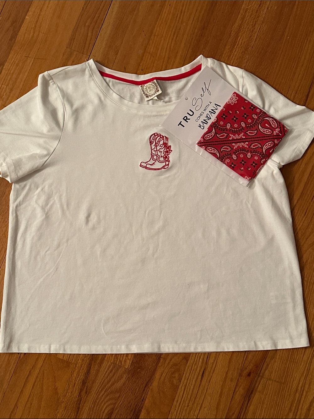 Tru Self Red Embroidered Cowgirl White Top  w/ Red Bandana XL New